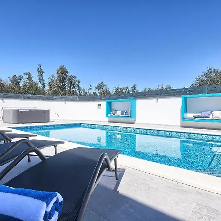 Holiday home Mit Privatpool Fuer 5 Personen Ca 100 Qm In Pula, Istrien Istrische Riviera *