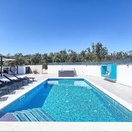 Mit Privatpool Fuer 5 Personen Ca 100 Qm In Pula, Istrien Istrische Riviera *