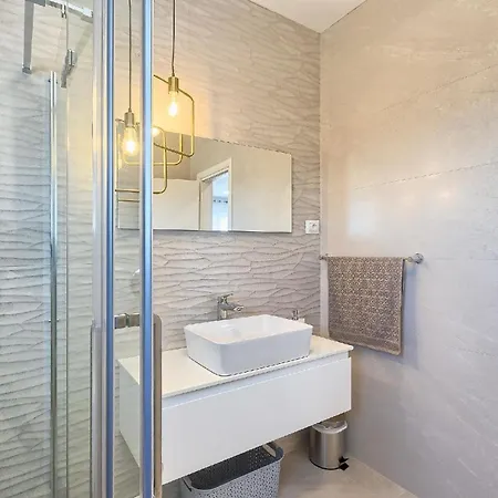 Mit Privatpool Fuer 5 Personen Ca 100 Qm In Pula, Istrien Istrische Riviera Holiday home